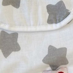 Set Neonato Bavaglino e Panno Spalla Antirigurgito in Spugna